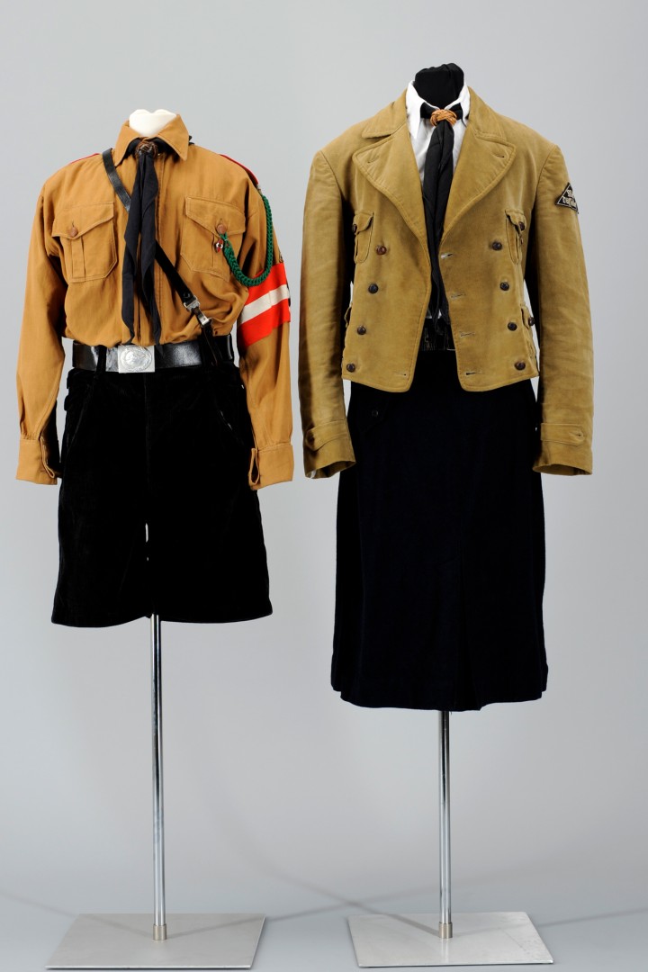 NS-Uniformen an Figurinen