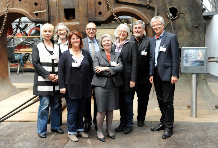 Gruppenfoto von mehreren Personen im Industriemmuseum