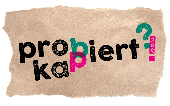 Brown background with writing "Probiert? Kapiert!"