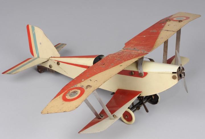Modell eines Doppeldecker Flugzeugs