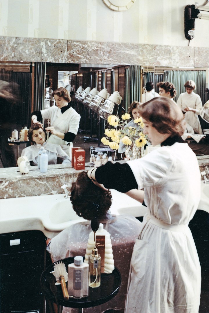 Historisches Foto aus einem Friseursalon im Hotel Ruhrland