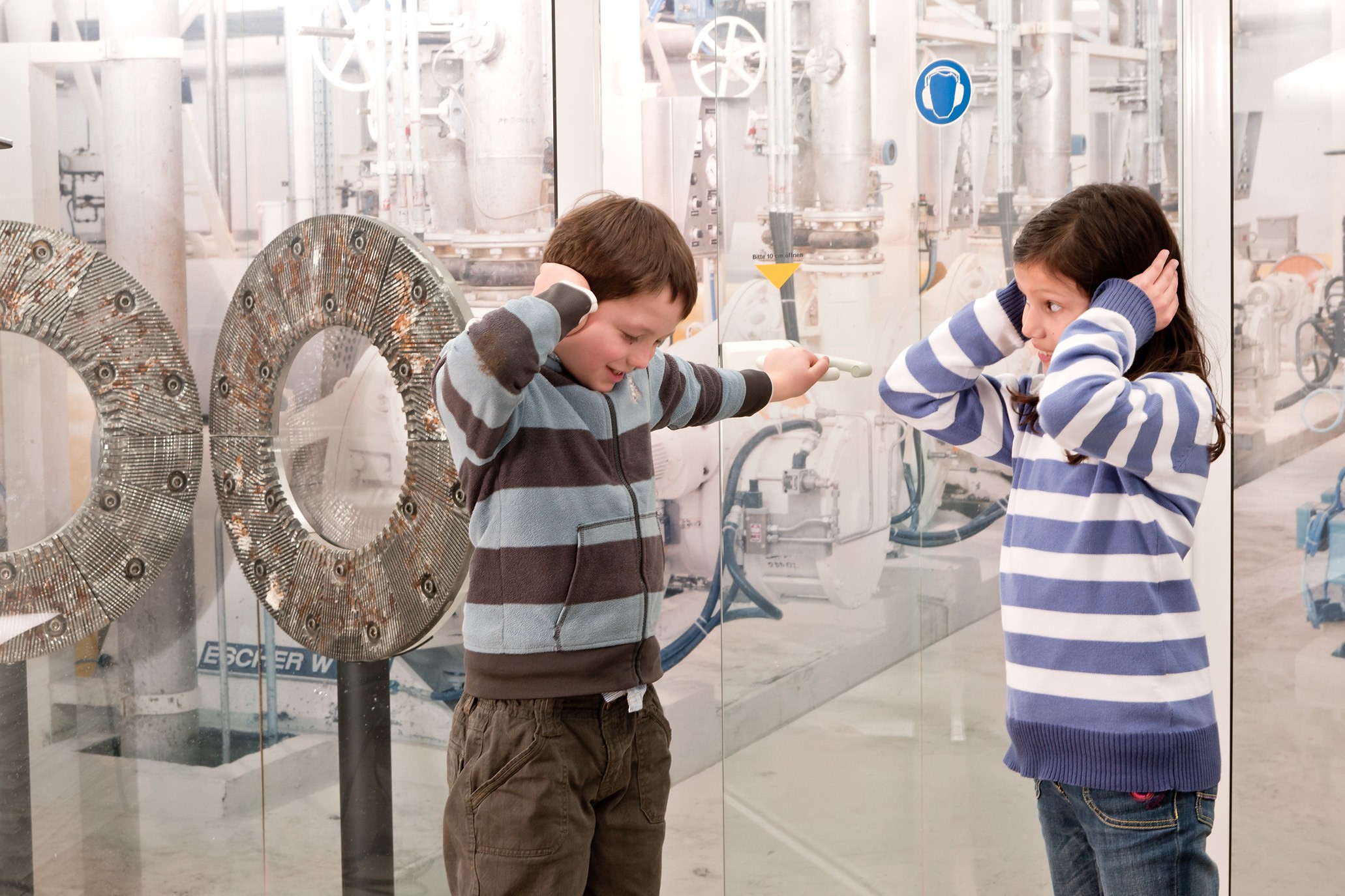 Das Museum zeigt auch, wie in heutigen Papierfabriken produziert wird. Die Besucher können nacherleben, wie laut die Aufbereitung des Papierbreies ist.