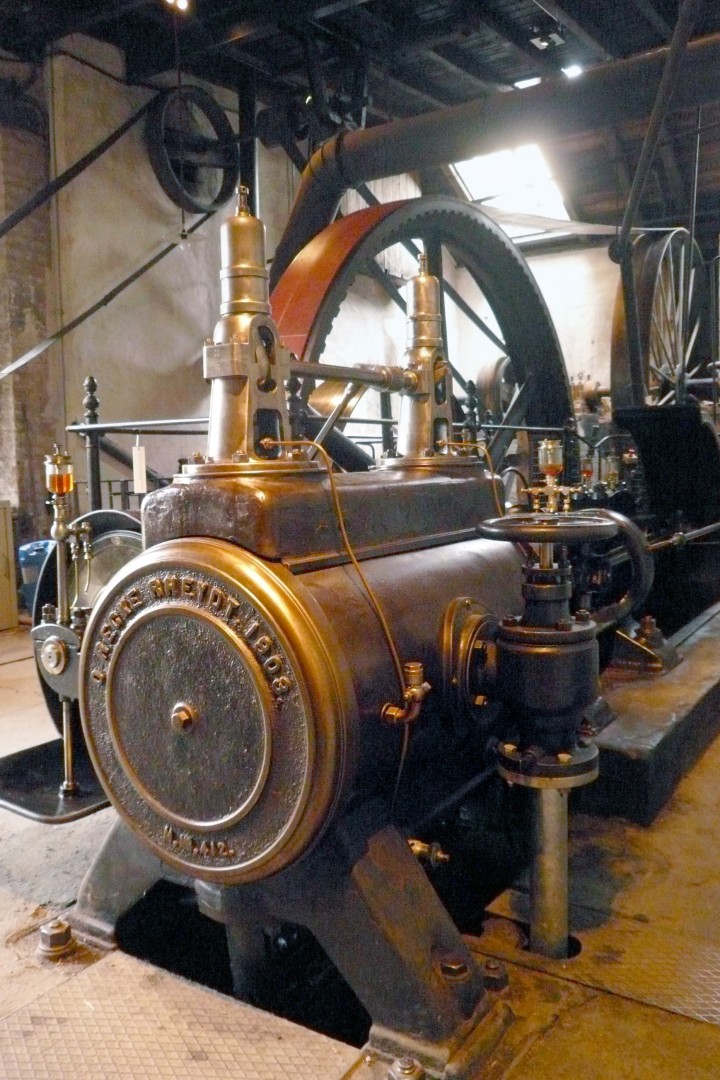 the old steam engine from 1903