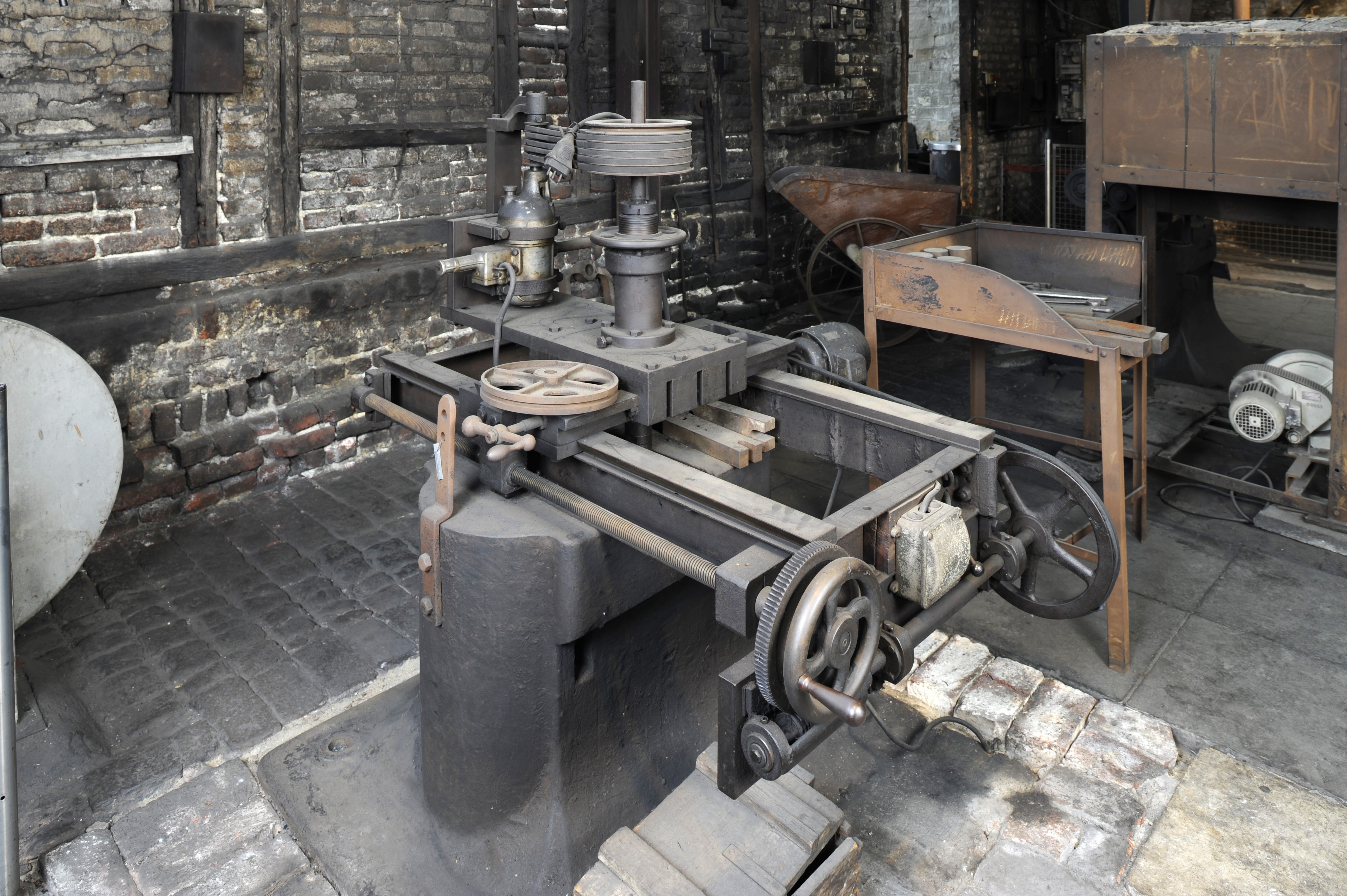 Fräsmaschine aus Stahl in der Gesenkschmiede Hendrichs