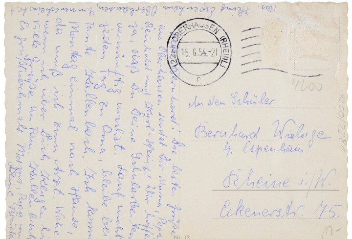 Handschriftlich beschriebene Rückseite einer historischen Postkarte