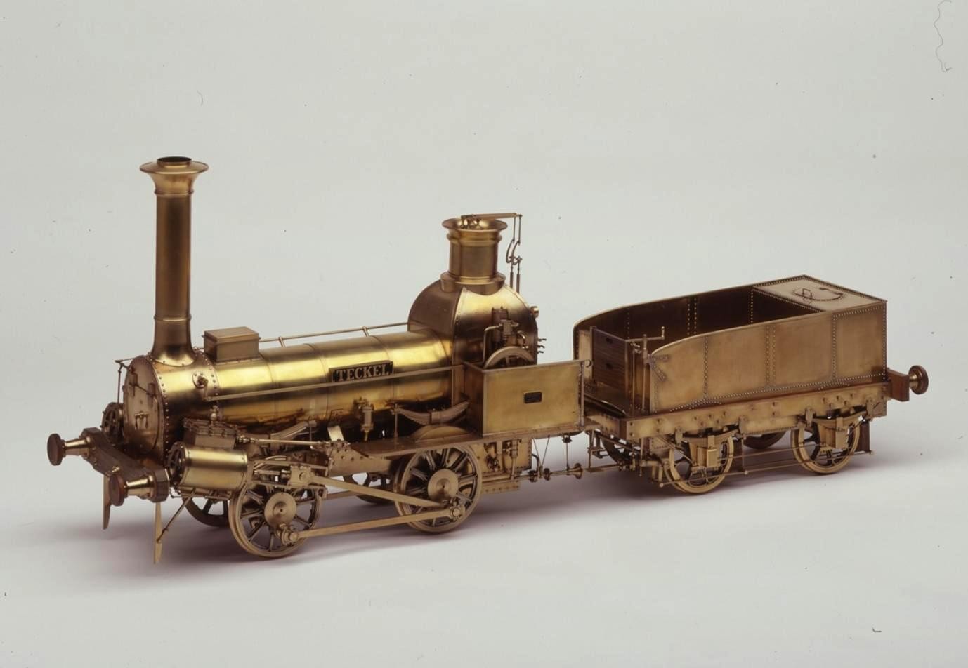 Messing-Modell der Lokomotive "Teckel" mit Anhänger