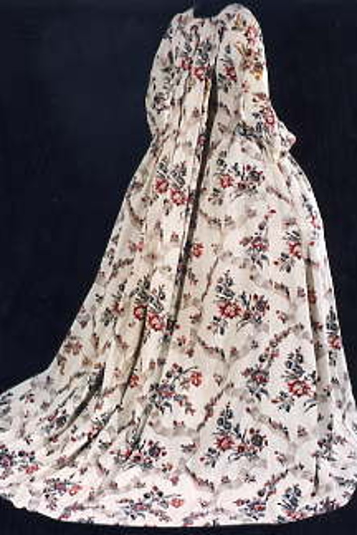Floor-length cotton dress with a floral pattern