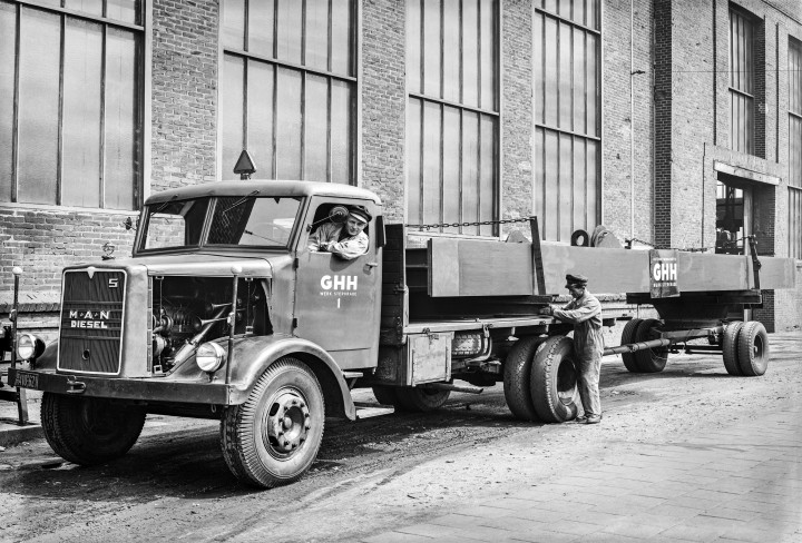 A historic photo of a truck
