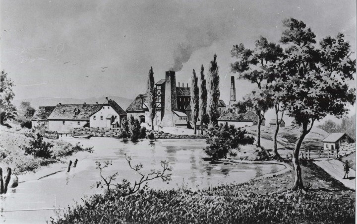 Historisches Schwarzweiß-Foto einer Industrieanlage
