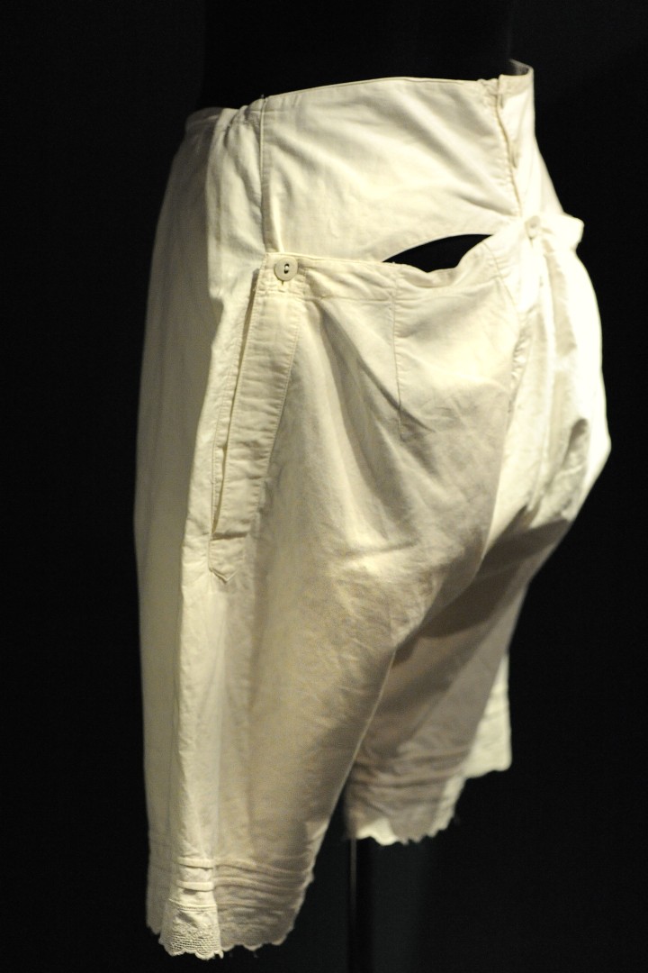 Weiße Unterhose mit Bein