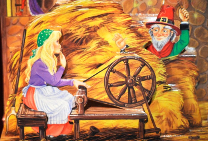 Bild aus dem Märchen "Rumpelstilzchen" aus der Ausstellung "Stroh zu Gold"