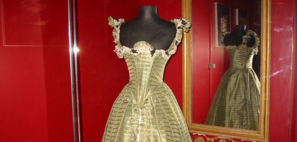 Goldenes Kleid aus der Ausstellung