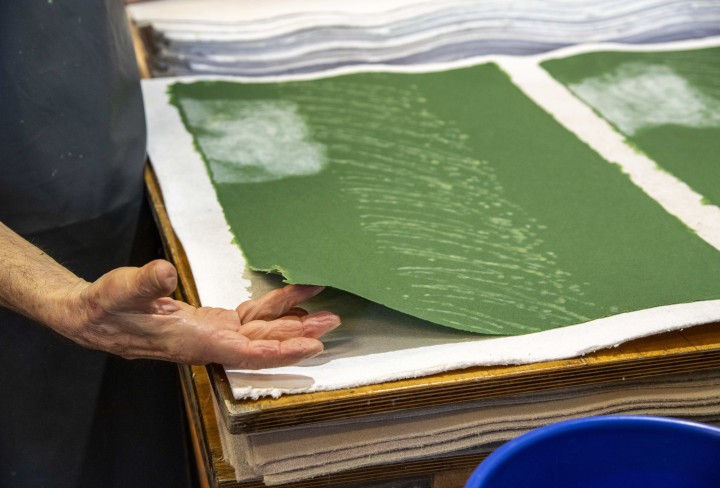 Papierbogen mit Papierguss