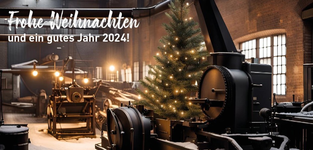 AI-generiertes Bild mit beleuchtetem Weihnachtsbaum inmitten eines Maschinenraumes und dem Schriftzug "Frohe Weihnachten und ein gutes Jahr 2024!"
