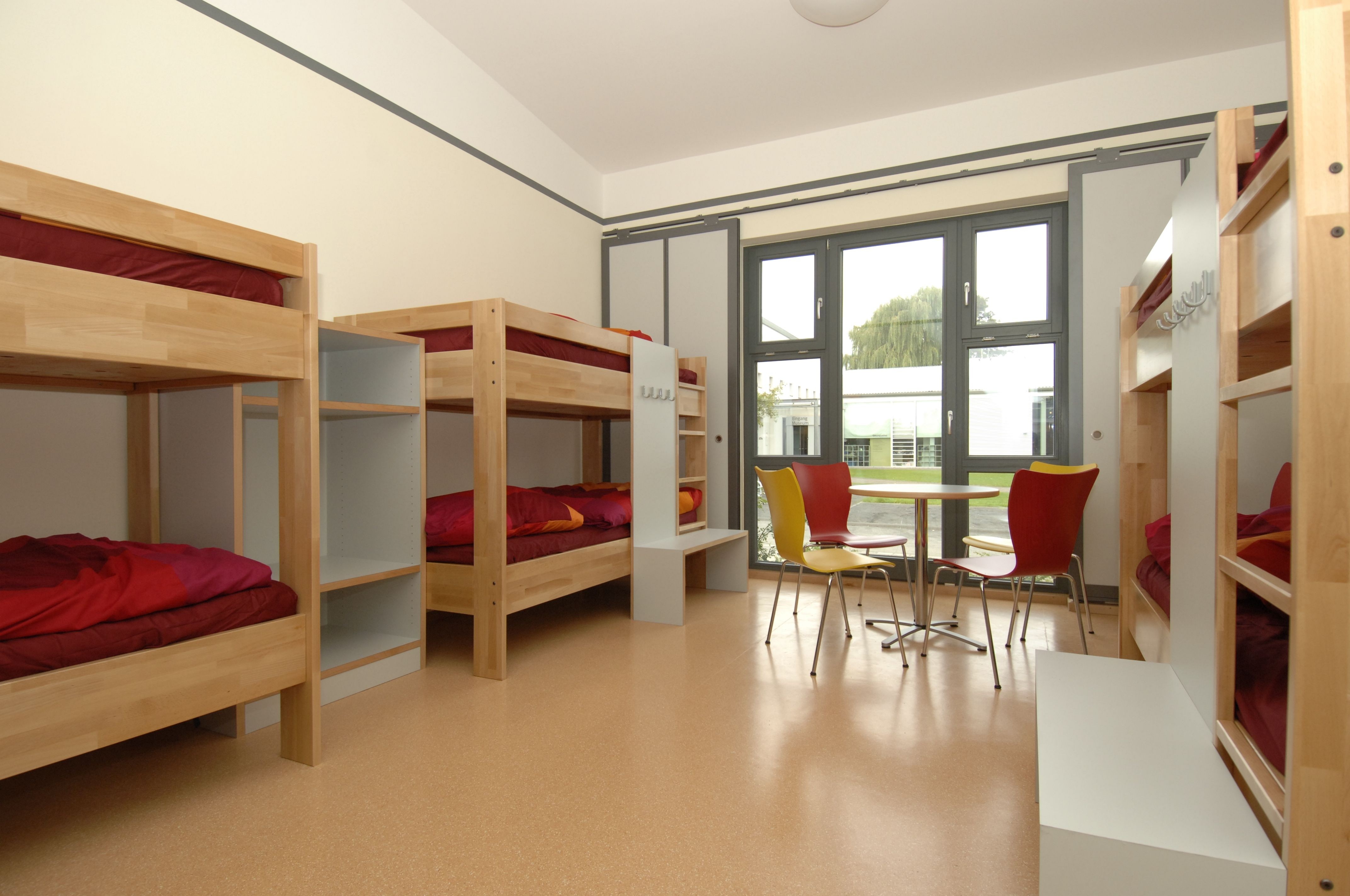 The sleeping quarters, here a six-bed room, are functionally and harmoniously furnished.