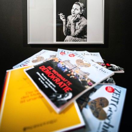 Blick in die neue Ausstellung "Der Weg zum Grundgesetz Fotografien von Erna Wagner-Hehmke".