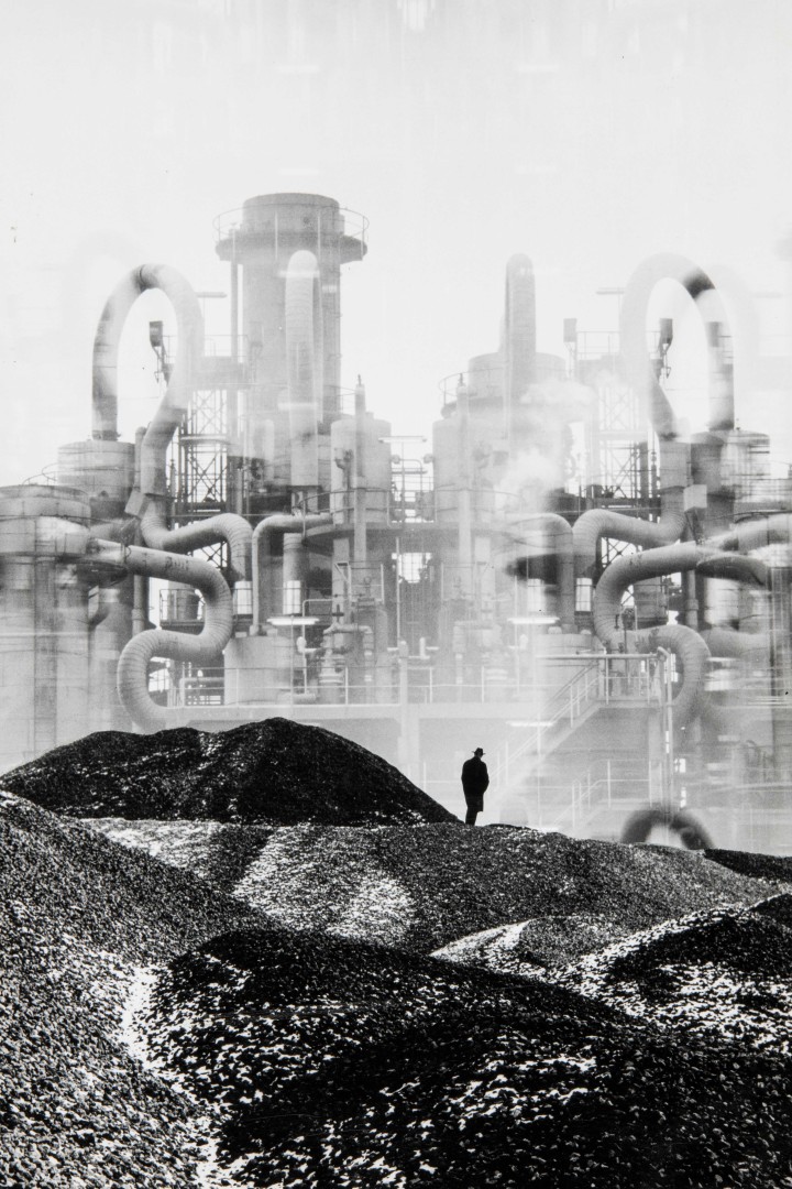 Schwarz-Weiß Foto zeigt eine Industrielandschaft