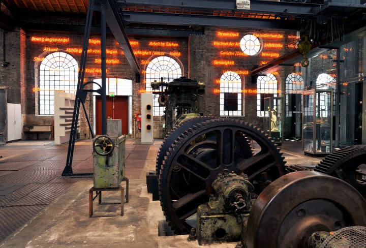 Blick in das Foyer der Dauerausstellung "Schwerindustrie" in der Zinkfabrik Altenberg