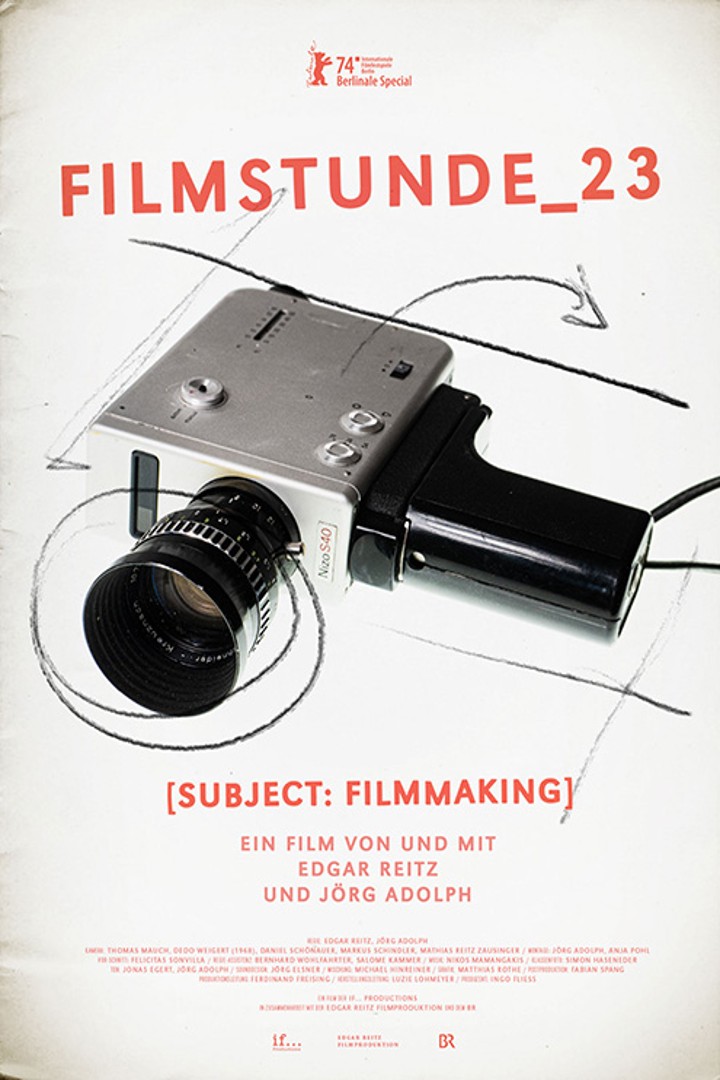 Filmplakat zum Dokumentarfilm "Filmstunde_23" mit dem Titel des Films und den Regisseuren Edgar Reitz und Jörg Adolph. Zu sehen ist eine alte Filmkamera.