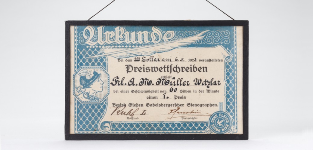 Eine Urkunde im Stenographen-Wettschreiben für den ersten Platz, ausgestellt auf Fräulein A. M. Müller Wetzlar am 6.5.1923