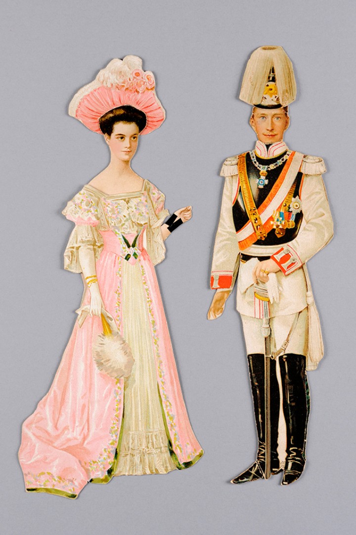 Männliche und weibliche Anziehpuppe in eleganter Kleidung aus Papier
