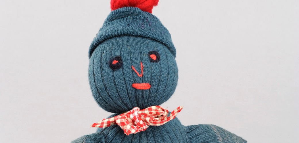 Blau-rote Puppe aus einem Socken