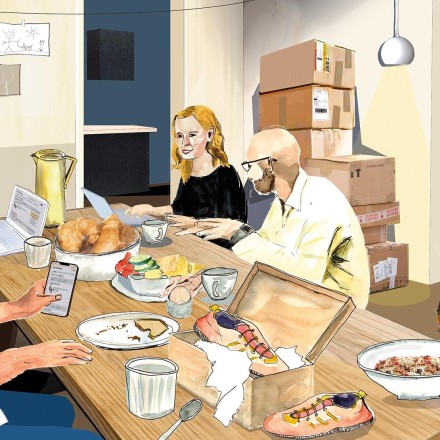 Illustration einer vierköpfigen Familie am Frühstückstisch, zwei von ihnen am Laptop und eine Person mit Smartphone ion der Hand