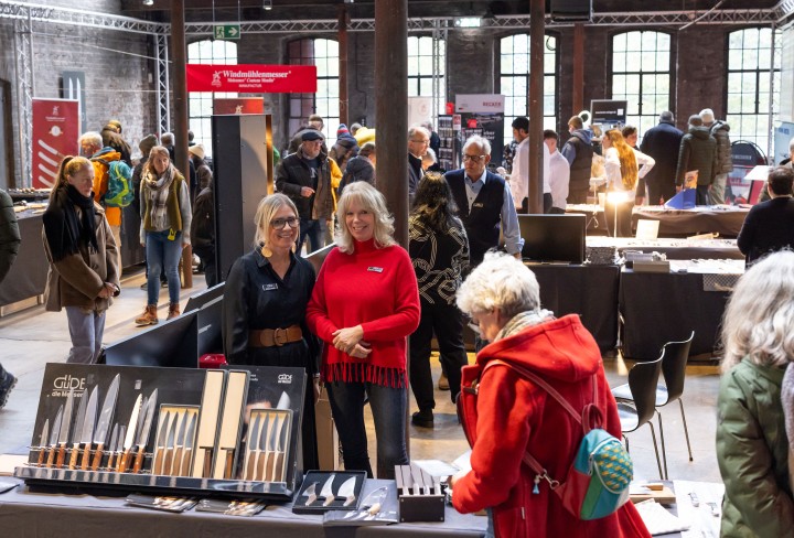 Besucher aufm dem MesserGabelScherenMarkt